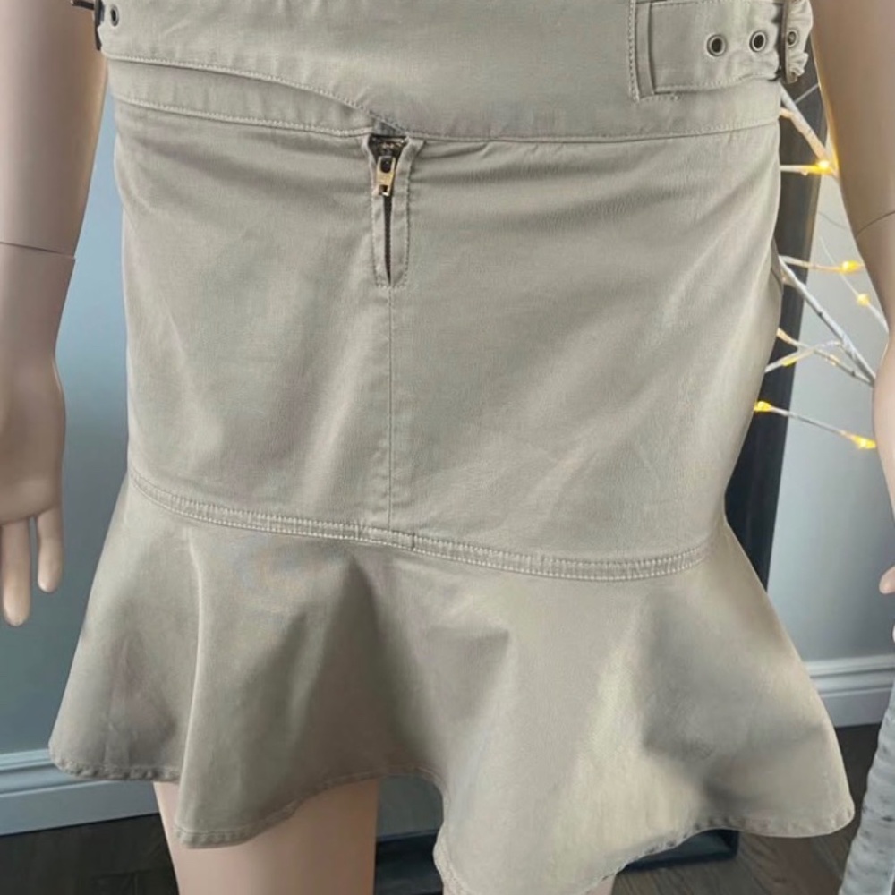 NWT: Tan McGinn Ruffle Hem Mini Flare Skirt with 2 Belt Buckle Detail (Size 2)